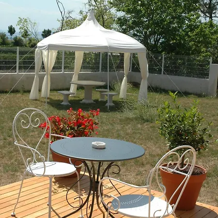 Valery Otel Montélier